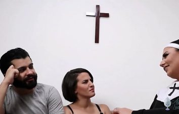Porno brasileiro vídeo de ménage com freira safada